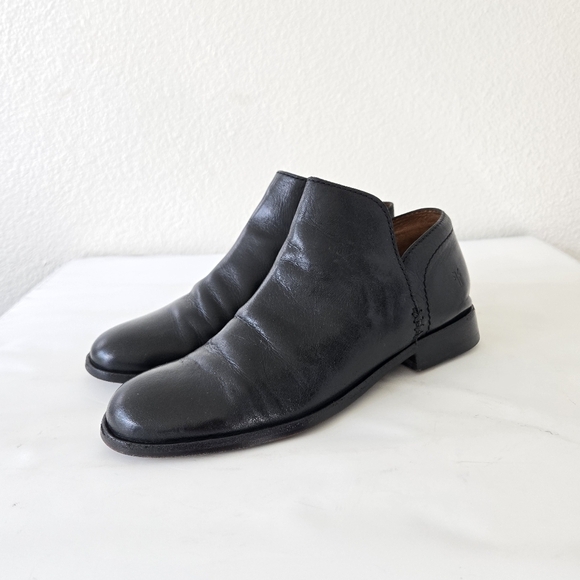 Frye Elyssa Black Leather Shootie Ankle Flat Boot Size 7.5 - Picture 1 of 16